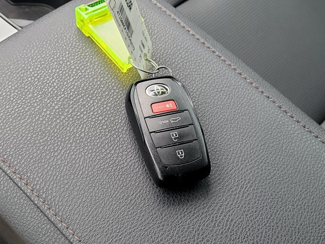 Used 2025 Toyota Camry XLE FWD image 25