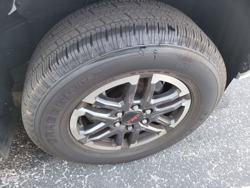 Used 2024 Toyota Tacoma TRD Sport image 9