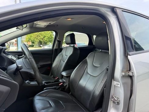 Used 2015 Ford Focus SE w/ Equipment Group 201A FWD image 8