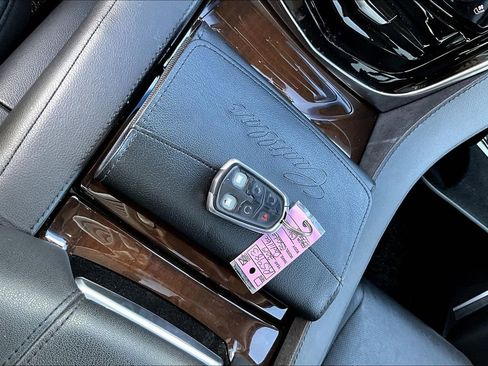 Used 2019 Cadillac Escalade ESV Luxury image 11