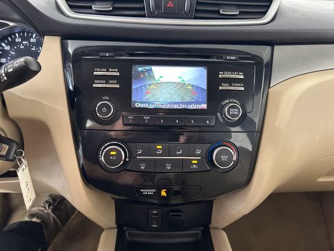 Used 2015 Nissan Rogue S AWD/4WD image 17