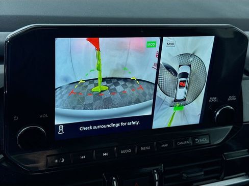 Used 2024 Nissan Pathfinder Platinum image 7