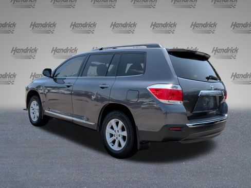 Used 2013 Toyota Highlander Plus FWD image 9
