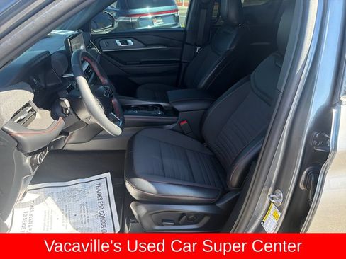Used 2025 Ford Explorer ST-Line w/ ST-Line Street Pack AWD/4WD image 9