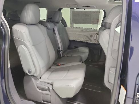 Certified 2021 Toyota Sienna XLE FWD image 14