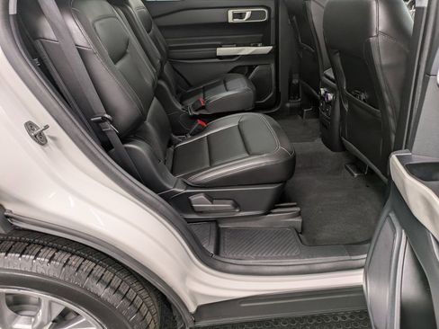 Used 2022 Ford Explorer XLT w/ Equipment Group 202A image 25