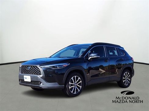 Used 2023 Toyota Corolla Cross XLE image 1
