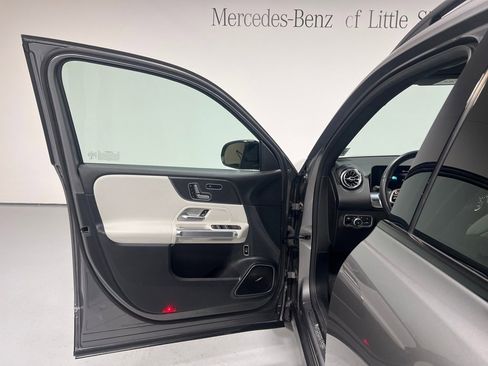 Used 2021 Mercedes-Benz GLB 250 4MATIC image 17