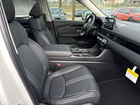 New 2025 Honda Pilot Touring image 21