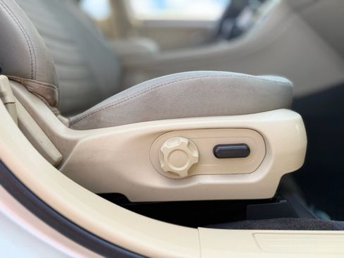 Used 2018 Ford Taurus SE FWD image 27