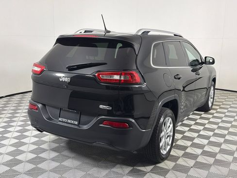 Used 2017 Jeep Cherokee Latitude FWD image 4