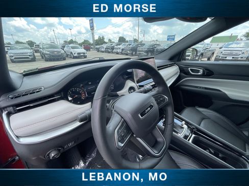Used 2025 Jeep Compass Limited AWD/4WD image 10