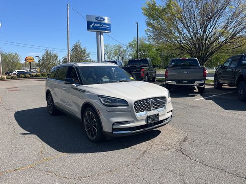 Certified 2022 Lincoln Aviator Reserve w/ Equipment Group 201A AWD/4WD image 3