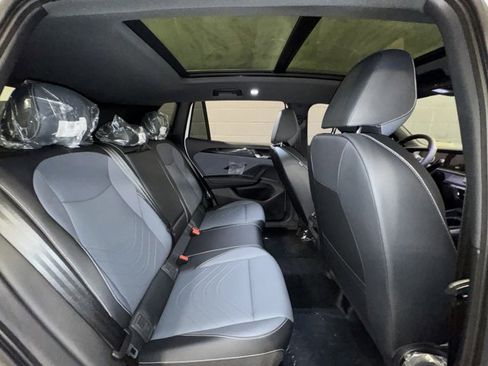 New 2026 Volkswagen Tiguan SE R-Line image 9