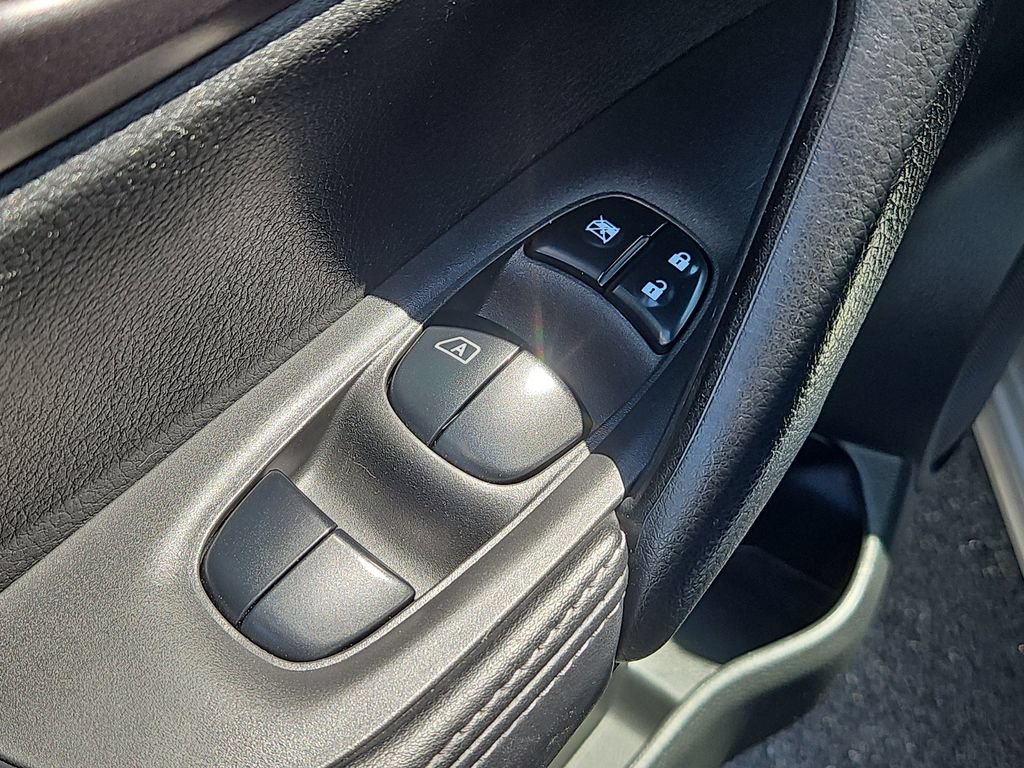 Used 2020 Nissan Rogue Sport S AWD/4WD image 15