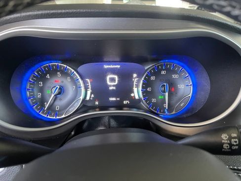 Used 2023 Chrysler Pacifica Touring-L FWD image 22