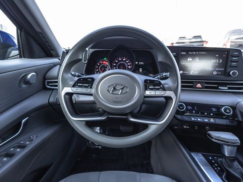 Used 2021 Hyundai Elantra SEL image 29