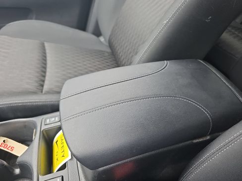 Used 2018 Nissan Rogue SV AWD/4WD image 37