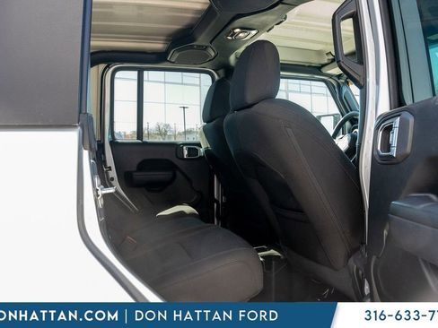 Used 2023 Jeep Gladiator Sport image 20