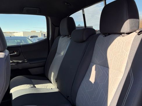 Used 2022 Toyota Tacoma TRD Off-Road image 5