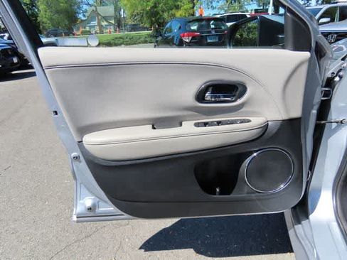 Certified 2019 Honda HR-V Touring image 14