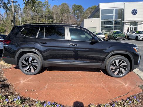 New 2026 Volkswagen Atlas SE image 4