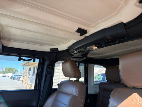 Used 2012 Jeep Wrangler Unlimited Sahara w/ Connectivity Group image 18