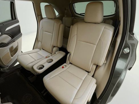 Used 2017 Toyota Highlander XLE AWD/4WD image 15