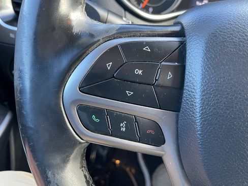 Used 2019 Jeep Cherokee Limited image 15