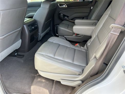 Used 2020 GMC Yukon Denali w/ Denali Premium Package image 17