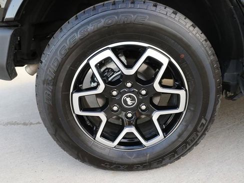 Used 2025 Ford Bronco Outer Banks AWD/4WD image 8