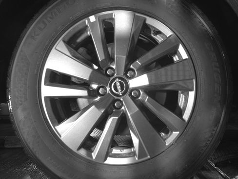 Used 2025 Nissan Pathfinder SV AWD/4WD image 15