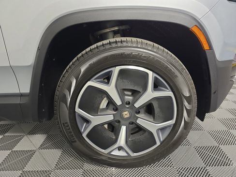 Used 2024 Rivian R1T Adventure image 11