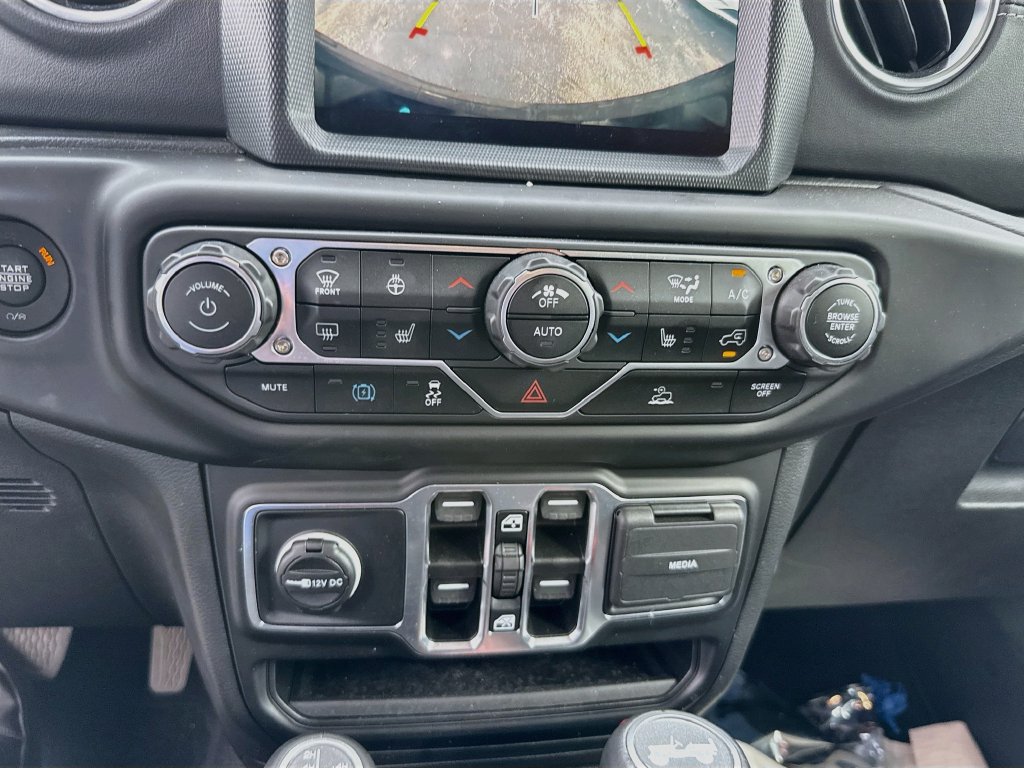 Certified 2022 Jeep Wrangler Unlimited Sahara w/ Cold Weather Group AWD/4WD image 17
