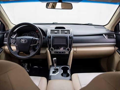 Used 2012 Toyota Camry LE FWD image 11