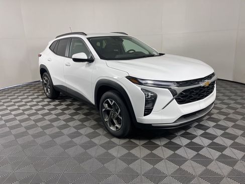 New 2026 Chevrolet Trax LT FWD image 6