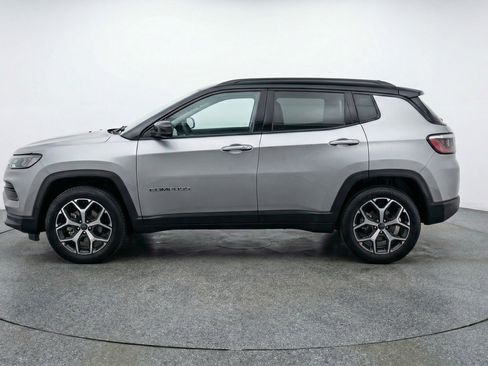 Used 2025 Jeep Compass Limited image 5