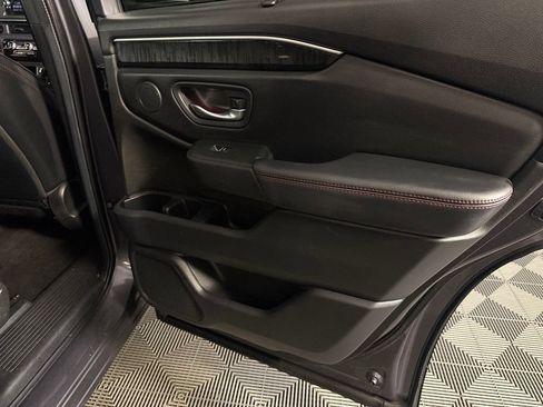Used 2025 Honda Pilot Black Edition image 29