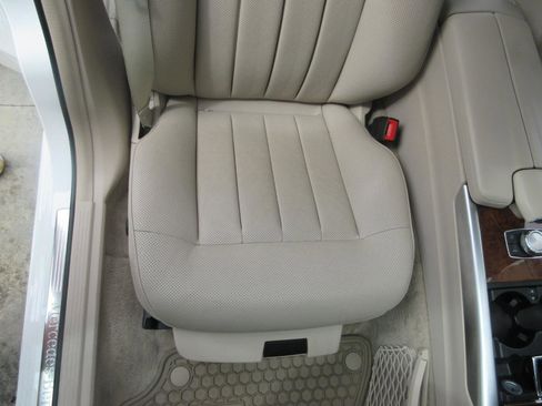 Used 2014 Mercedes-Benz E 550 4MATIC Sedan image 28