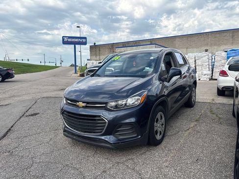 Used 2018 Chevrolet Trax LS w/ LPO, Cargo Package FWD image 29