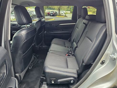 Used 2017 Toyota Highlander Plus AWD/4WD image 17