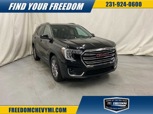 Used 2024 GMC Terrain SLT image 1