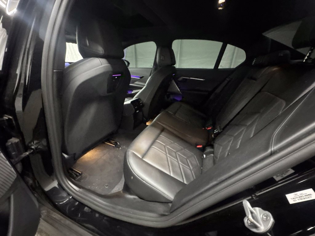 Used 2025 BMW i5 eDrive40i w/ Premium Package RWD image 12