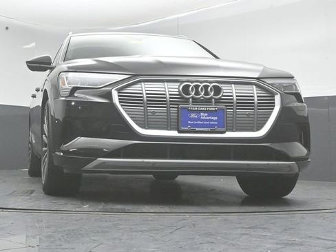 Used 2019 Audi e-tron Prestige w/ Prestige Package image 39