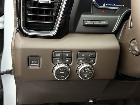 Used 2026 GMC Sierra 1500 Denali w/ Denali Reserve Package AWD/4WD image 24
