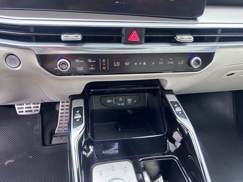 Used 2025 Kia Sorento SX Prestige AWD/4WD image 19