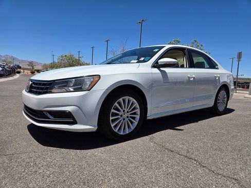Used 2017 Volkswagen Passat 1.8T SE FWD image 3