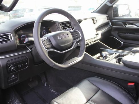 Used 2024 Jeep Wagoneer 4WD w/ Premium Group I image 3