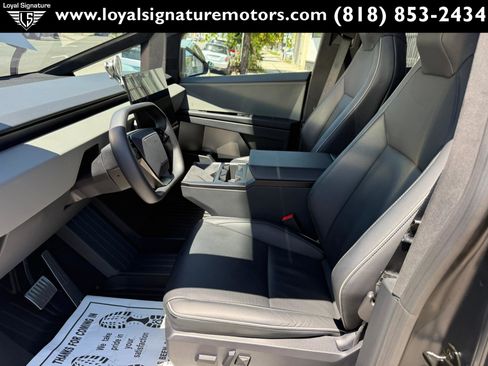 Used 2024 Tesla Cybertruck AWD Crew Cab image 18