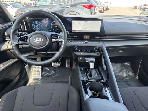 Certified 2025 Hyundai Elantra SEL image 10